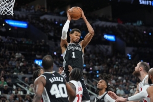 莱格勒：若文班能打70-75场比赛 那马刺肯定是防守前5的球队